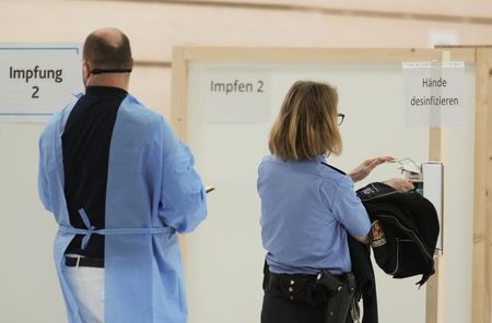 Vacinação de policiais em Mainz Vacinação de policiais em Mainz
