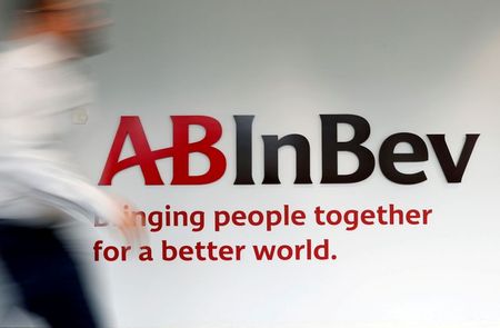 Logo da AB InBev na sede da empresa, em Leuven, Bélgica Logo da AB InBev na sede da empresa, em Leuven, Bélgica