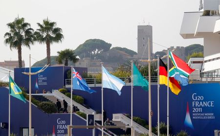 Bandeiras de países do G20 durante cúpula do grupo em Cannes, França Bandeiras de países do G20 durante cúpula do grupo em Cannes, França