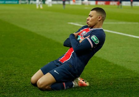 Kylian Mbappe, do PSG, comemora gol contra o Lille na Copa da França Kylian Mbappe, do PSG, comemora gol contra o Lille na Copa da França