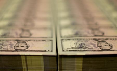 Dólar recua ante real acompanhando exterior e Brasília Dólar recua ante real acompanhando exterior e Brasília