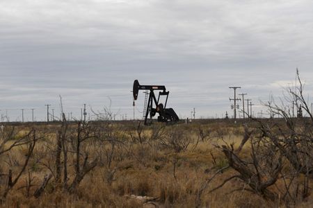 Bombeamento de petróleo em Odessa, Texas (EUA) Bombeamento de petróleo em Odessa, Texas (EUA)