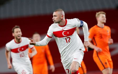 Burak Yilmaz comemora gol da Turquia Burak Yilmaz comemora gol da Turquia