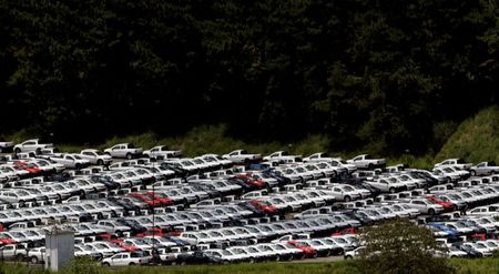 Carros novos em estacionamento de fábrica em São Bernardo, SP Carros novos em estacionamento de fábrica em São Bernardo, SP