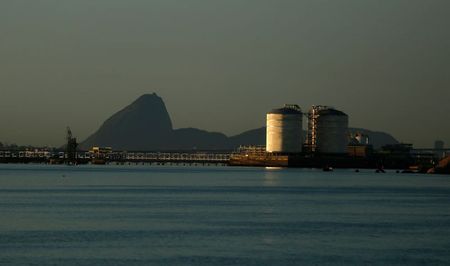 Tanques para armazenamento de gás natural na Baía de Guanabara, Rio de Janeiro