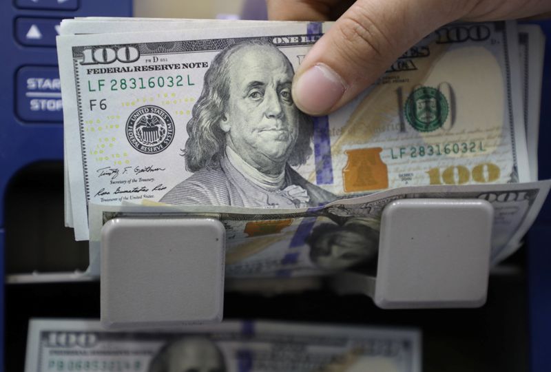 Itaú Unibanco lança saque em dólar e euro no Banco24Horas Itaú Unibanco lança saque em dólar e euro no Banco24Horas