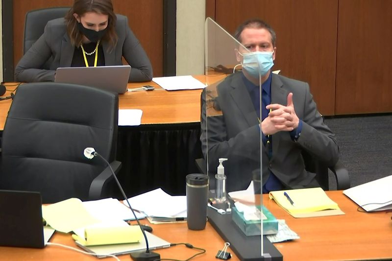 Ex-policial Derek Chauvin durante intervalo do julgamento em que é acusado de matar George Floyd