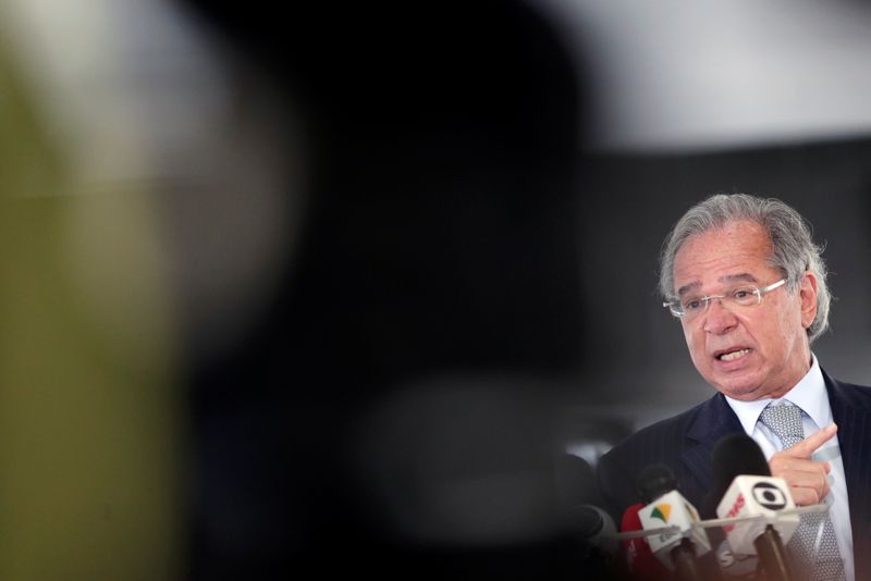 Guedes faz críticas a “ministro fura-teto” sobre Orçamento Guedes faz críticas a “ministro fura-teto” sobre Orçamento