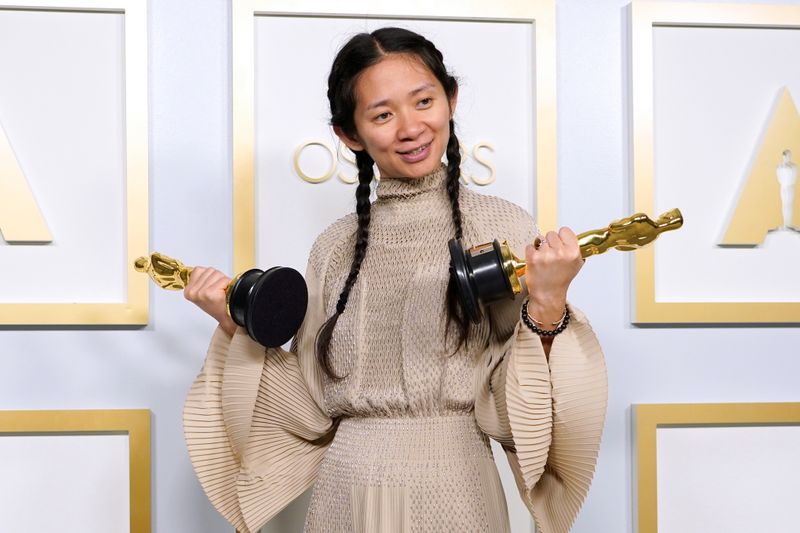 Diretora Zhao faz história no Oscar