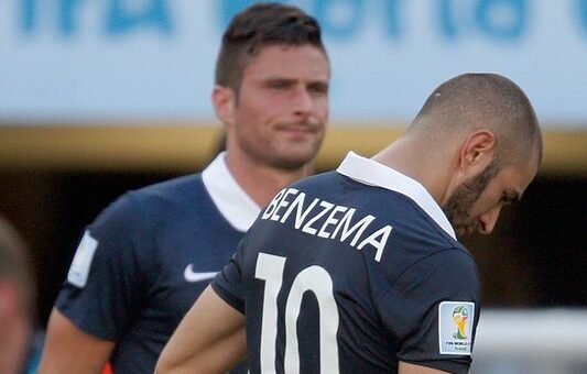 Olivier Giroud e Karim Benzema após derrota da França para a Alemanha nas quartas de final da Copa do Mundo de 2014 no Maracanã