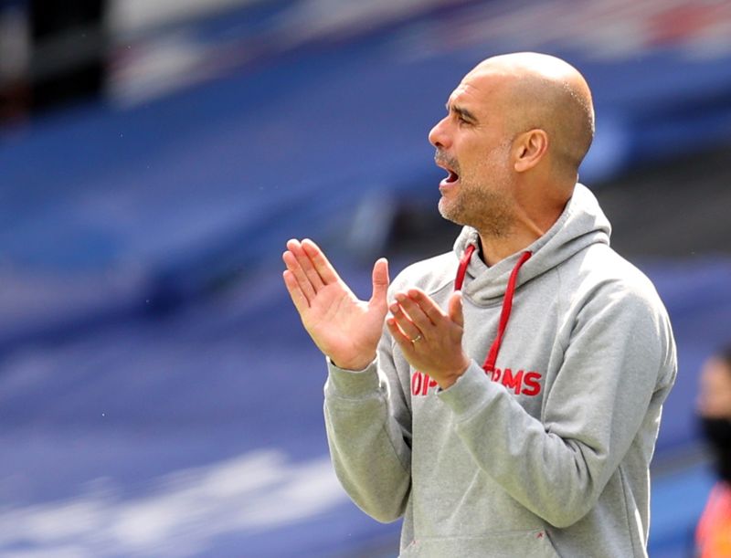 Pep Guardiola durante partida do Manchester City contra o Crystal Palace pelo Campeonato Inglês