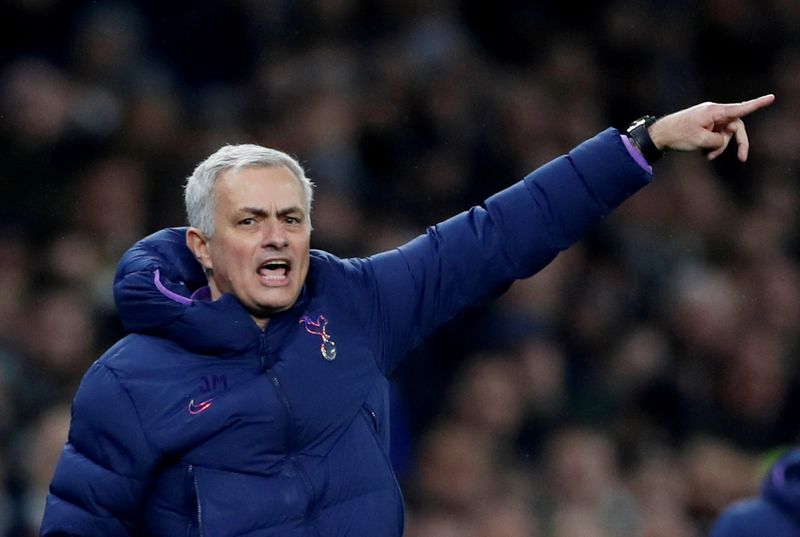 José Mourinho durante partida no estádio do Tottenham, em Londres