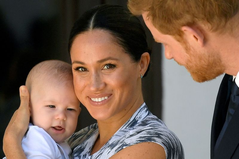 Príncipe Harry e Meghan, a duquesa de Sussex, com seu filho, Archie