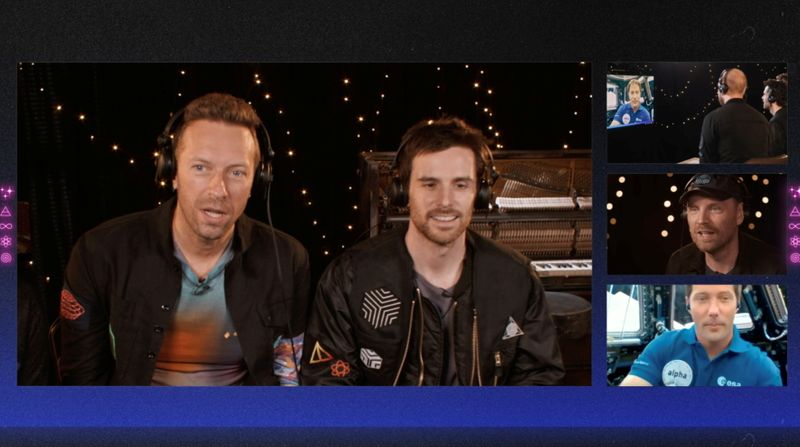 Membros do Coldplay e astronauta Thomas Pesquet durante entrevista Membros do Coldplay e astronauta Thomas Pesquet durante entrevista