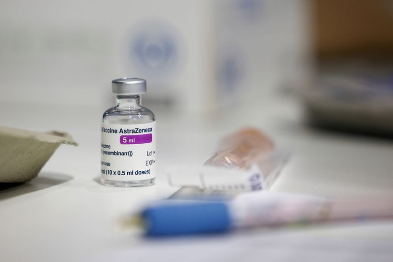 Frasco de vacina da AstraZeneca contra Covid-19 em Londres
