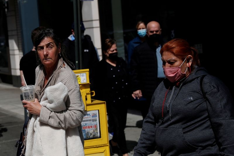 Centro de Controle e Prevenção de Doenças (CDC) anuncia novas diretrizes sobre uso da máscara em ambientes abertos e vacinação na cidade de Nova York, EUA