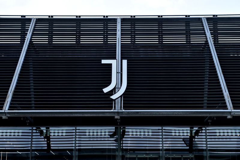 Logo da Juventus no estádio da equipe em Turim