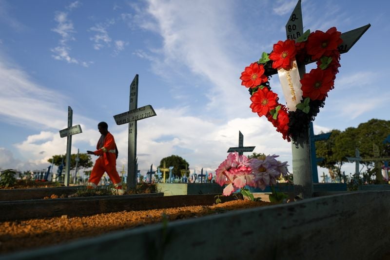 Túmulos de vítimas da Covid-19 em Manaus (AM)
