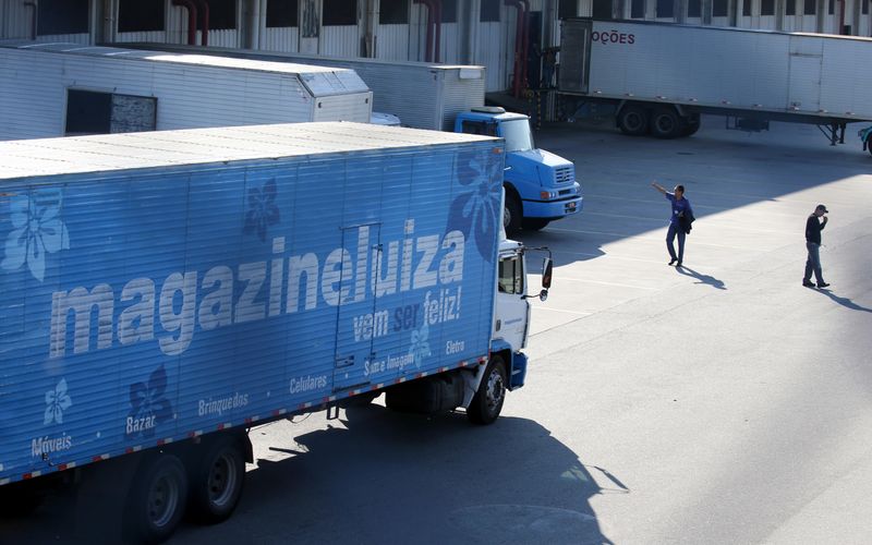 Caminhões de Magazine Luiza
