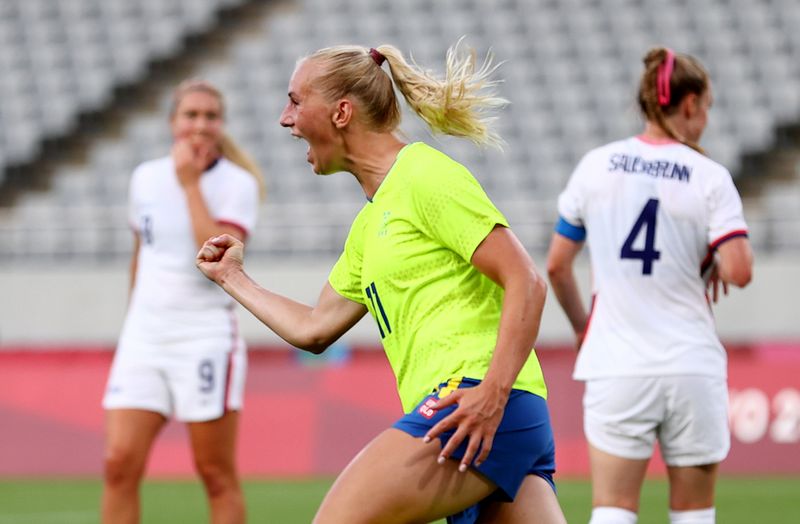 Stina Blackstenius comemora gol marcado na vitória da Suécia sobre os Estados Unidos na Olimpíada de Tóquio 2020