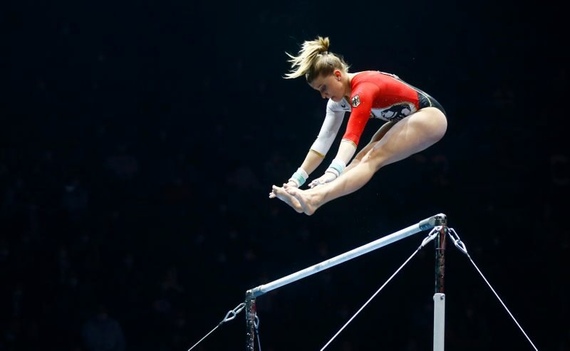 Ginasta alemã Elisabeth Seitz compete nas barras assimétricas durante Campeonato Europeu de Ginástica Artística na Basileia, na Suíça