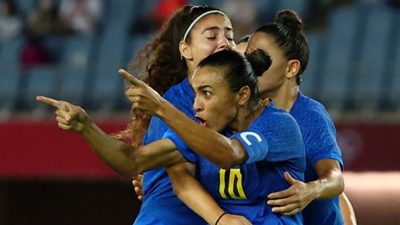 Marta comemora gol no empate do Brasil com a Holanda nos Jogos de Tóquio