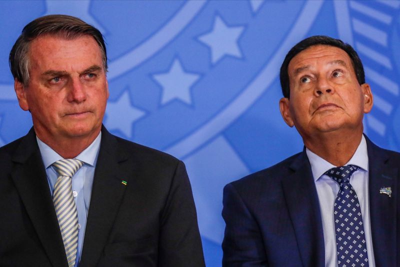 Bolsonaro e Mourão participam de cerimônia no Palácio do Planalto