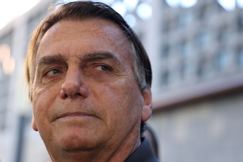Presidente Jair Bolsonaro ao deixar hospital em São Paulo