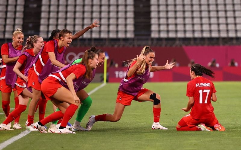 Jessie Fleming comemora gol marcado contra os Estados Unidos na Olimpíada de Tóquio