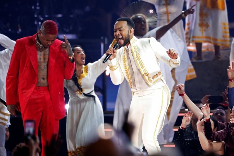YG se apresenta com John Legend na 62ª edição do Grammy Awards em Los Angeles YG se apresenta com John Legend na 62ª edição do Grammy Awards em Los Angeles