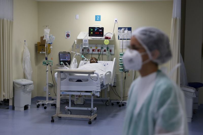 Paciente com Covid-19 na UTI do hospital Ronaldo Gazolla, no Rio de Janeiro (RJ)