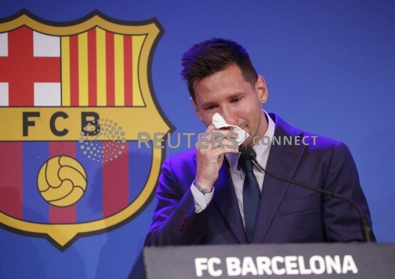 Messi se despede do Barcelona entre lágrimas e diz que negocia com o PSG