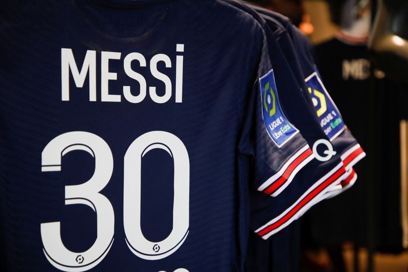 Camisas de Messi em loja do PSG em Paris Camisas de Messi em loja do PSG em Paris