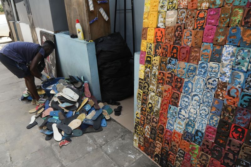 Artista marfinense Aristide Kouame