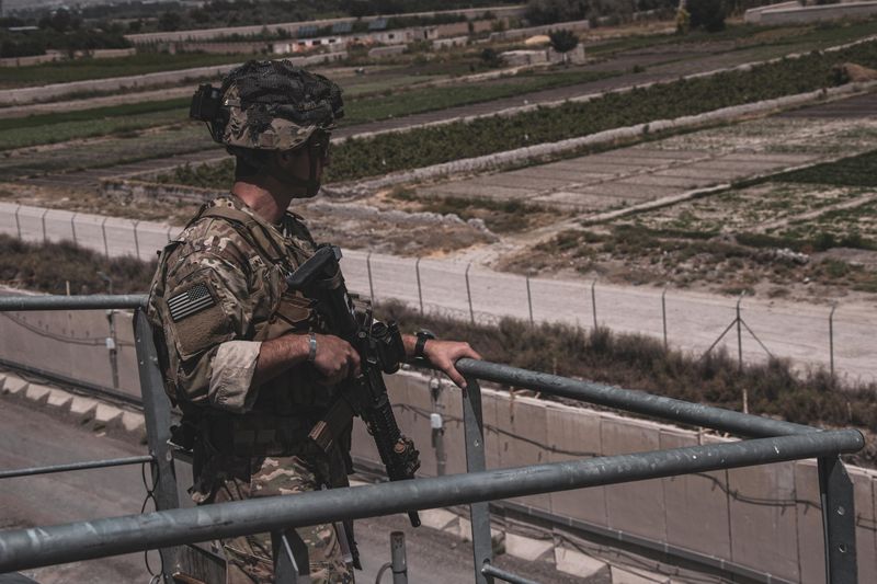 Forças norte-americanas ajudam na retirada de cidadãos do Afeganistão