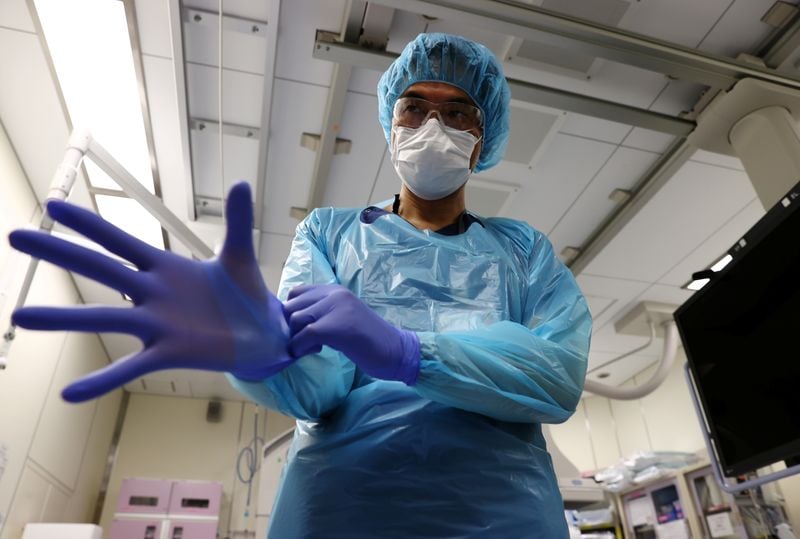 Japão pede que hospitais de Tóquio aceitem mais pacientes de Covid-19