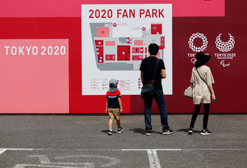 Visitantes no 2020 Fan Park em meio à pandemia de Covid-19, em Tóquio, Japão