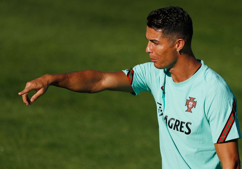 Cristiano Ronaldo durante treino da seleção de Portugal em Lisboa