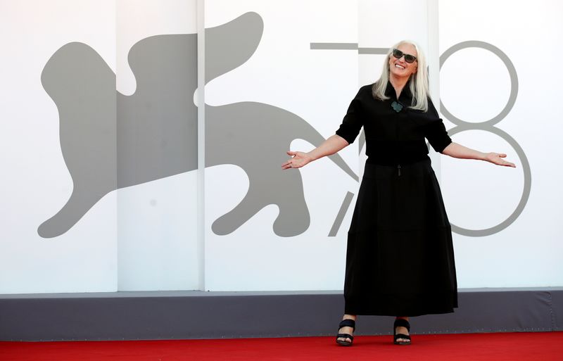 Cineasta Jane Campion posa para fotos durante Festival de Veneza