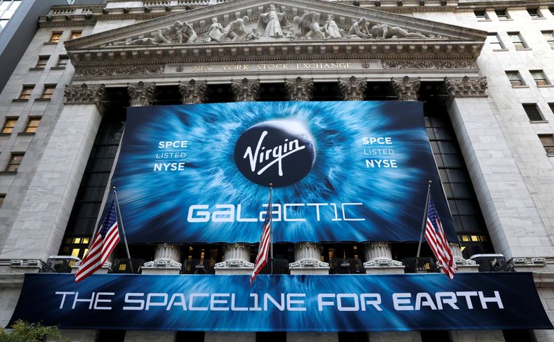 Banner na fachada da Bolsa de Nova York no IPO da Virgin Galactic Banner na fachada da Bolsa de Nova York no IPO da Virgin Galactic