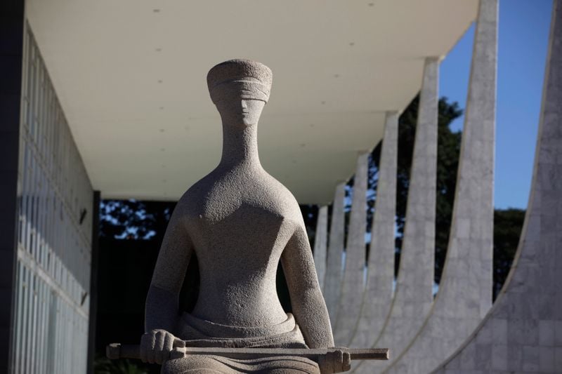 Estátua da Justiça em frente ao prédio do Supremo Tribunal Federal em Brasília