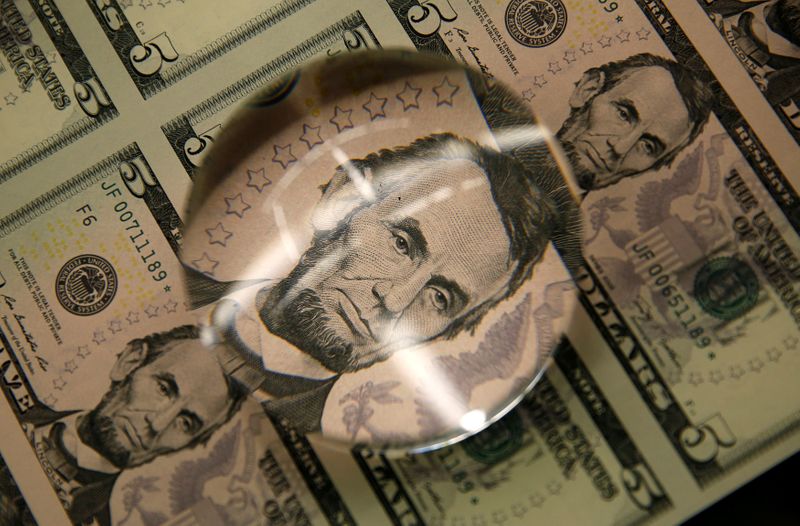 Dólar sobe ante real após novos ataques de Bolsonaro ao STF Dólar sobe ante real após novos ataques de Bolsonaro ao STF