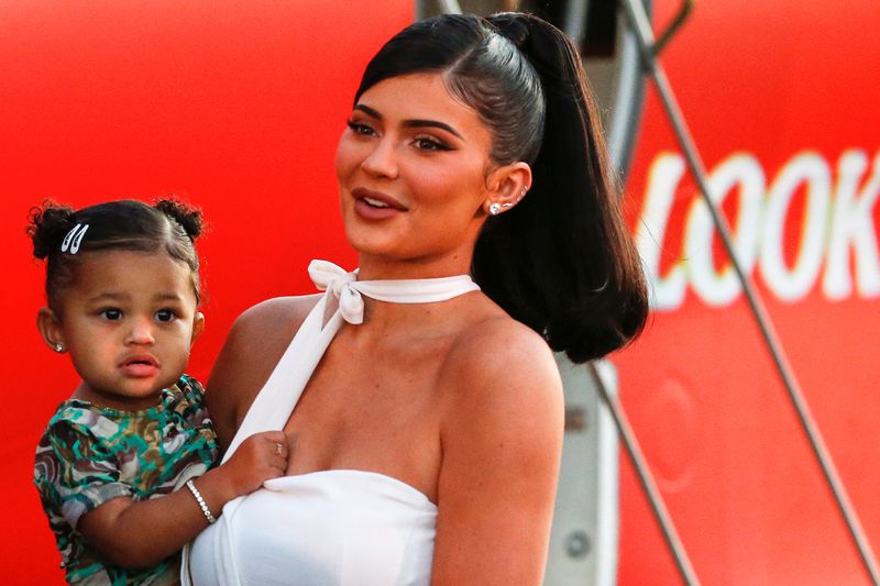 Kylie Jenner e sua filha Stormi Webster em Santa Monica, Califórnia