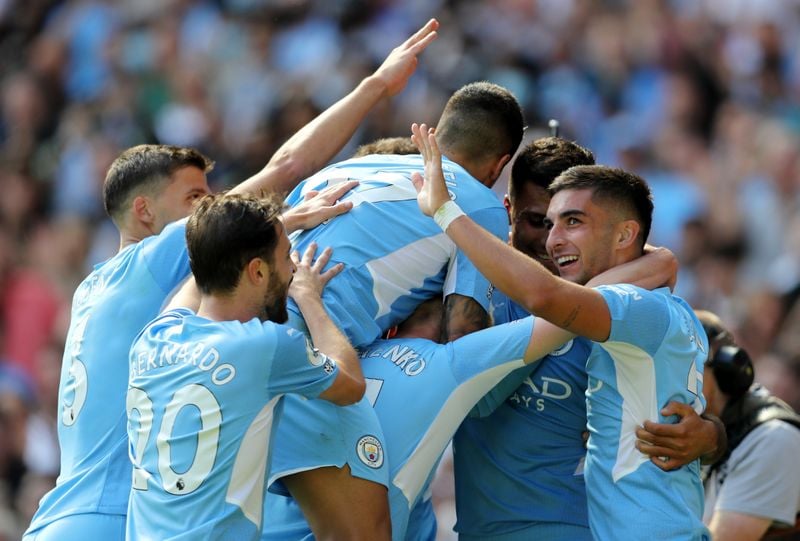 Jogadores do Manchester City comemoram gol contra o Arsenal