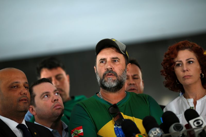 Caminhoneiro Francisco Burgardt dá entrevista coletiva após encontro com Bolsonaro no Palácio do Planalto