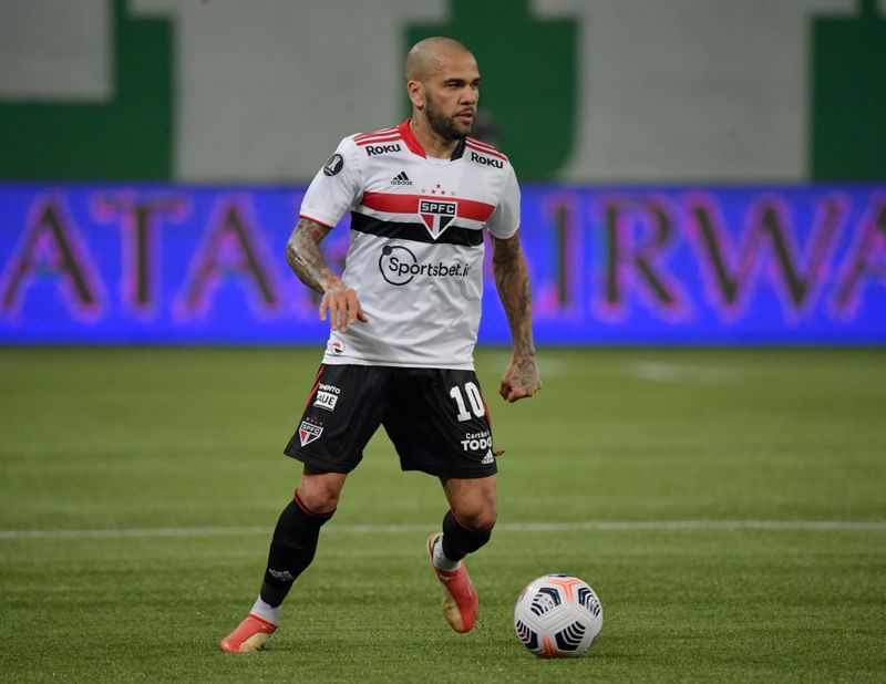 Daniel Alves durante partida do São Paulo contra o Palmeiras pela Copa Libertadores