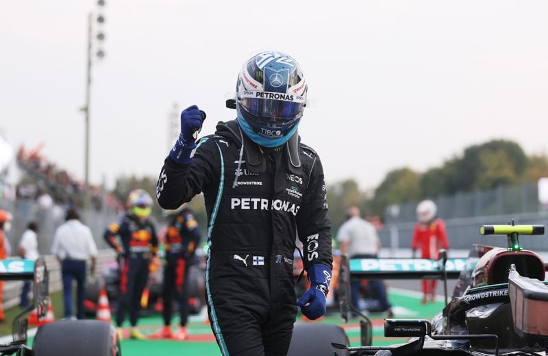Valtteri Bottas comemora desempenho no treino da F1