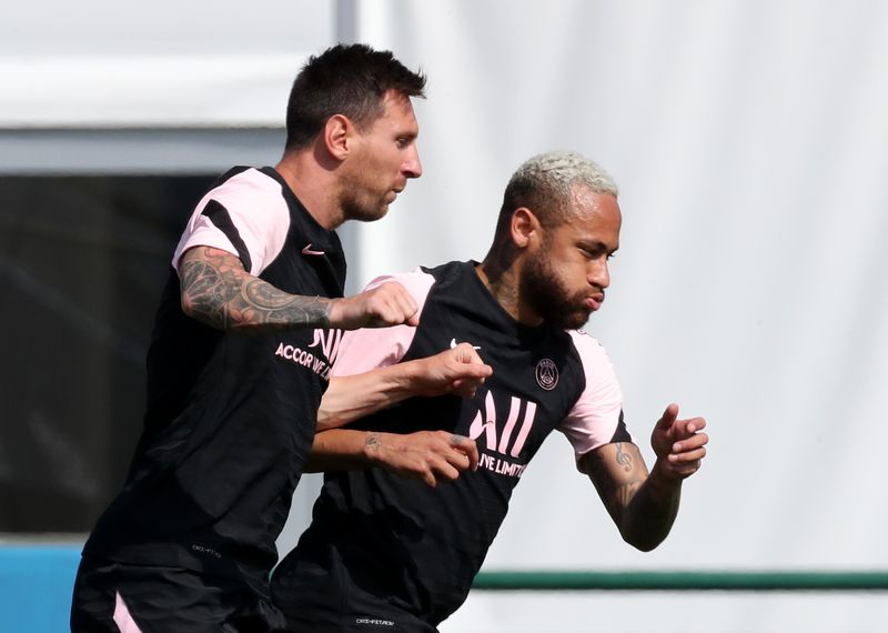 Lionel Messi e Neymar durante treino do Paris St Germain