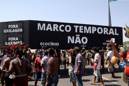 Indígenas protestam contra o marco temporal em Brasília