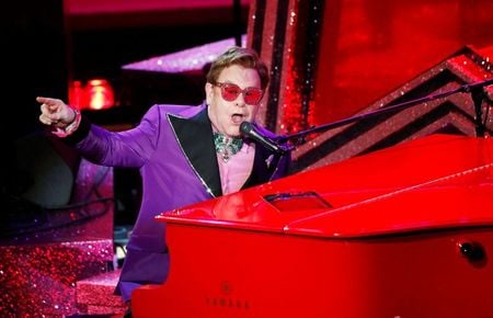 Elton John se apresenta durante cerimônia do Oscar em Los Angeles Elton John se apresenta durante cerimônia do Oscar em Los Angeles